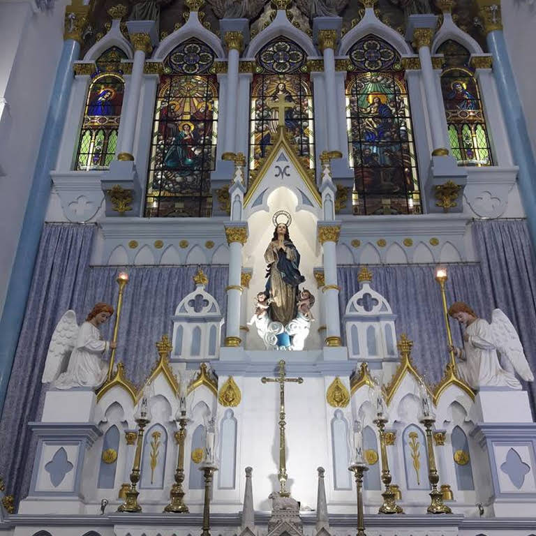 Imagem da Imaculada Conceição no altar da Catedral de Franca